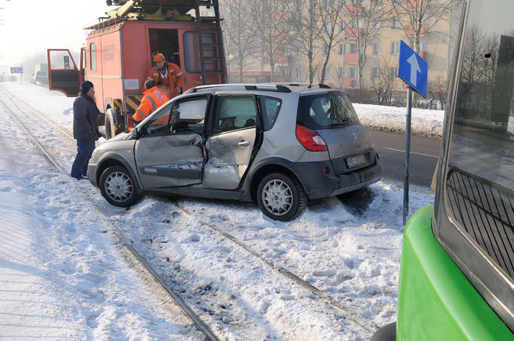 Scenic wjechał pod tramwaj