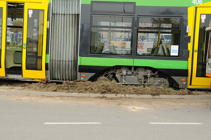 Wykolejenie trójki koło Carrefoura