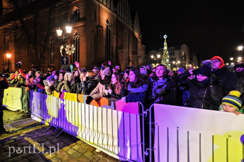 Niech rozbrzmiewa w dzień i w nocy...