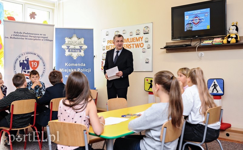 Roboty uczą uczniów bezpieczeństwa (i nie tylko)