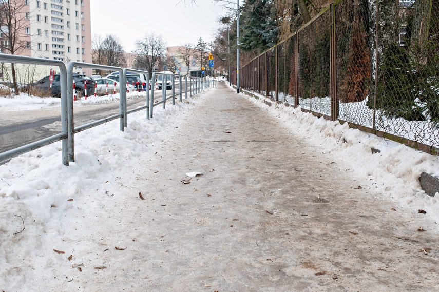 Chodniki skute lodem