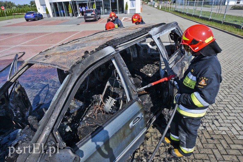 Na Żuławskiej spłonął chevrolet