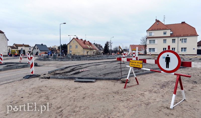 Tak powstaje rondo na Lotniczej