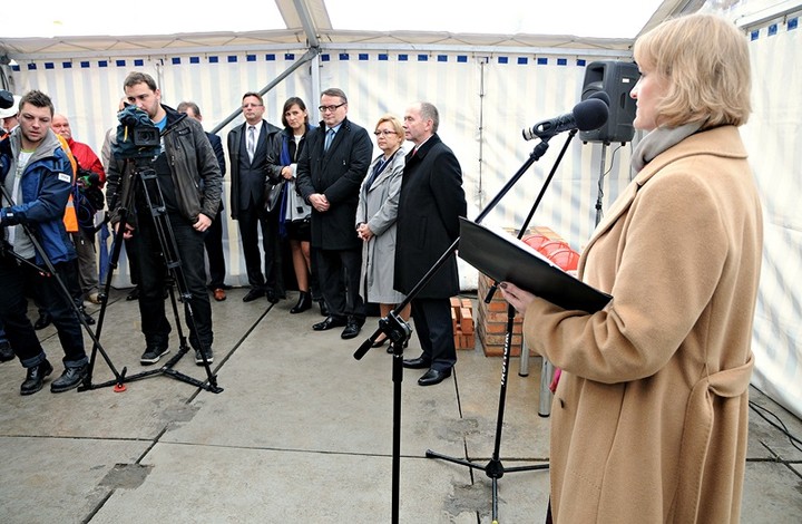 Wmurowanie aktu erekcyjnego pod budowę sądu