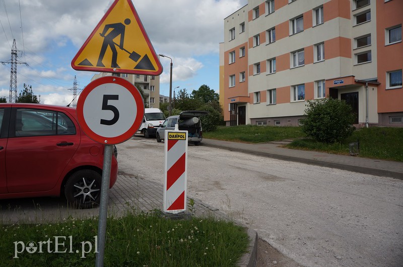 Zerwali asfalt, mieszkańcy się skarżą