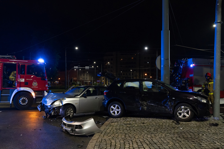 Zderzenie przy szkole muzycznej, sygnalizacja też uszkodzona