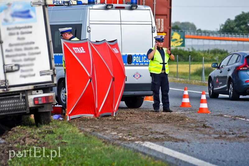 Wypadek na S7. Auto dostawcze uderzyło w barierki