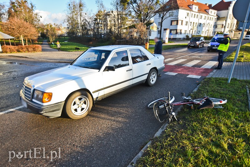 Potrącenie rowerzystki na przejściu dla pieszych