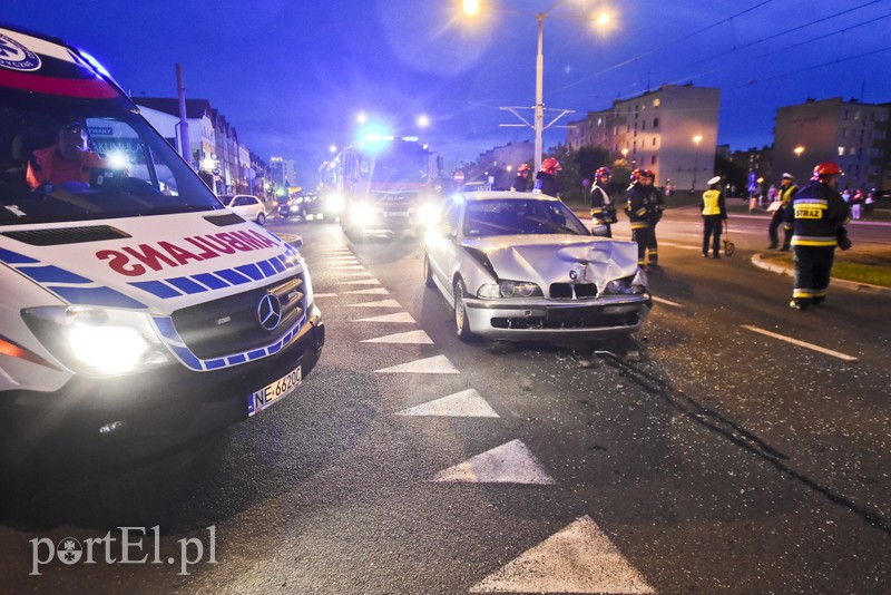 Zderzenie bmw z toyotą na ul. Płk.Dąbka