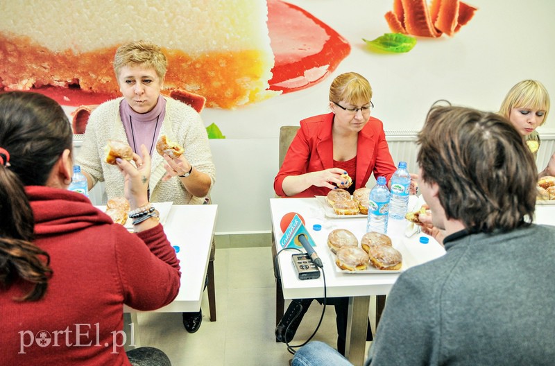  Mistrzostwa w jedzeniu pączków. Zobacz, kto wygrał