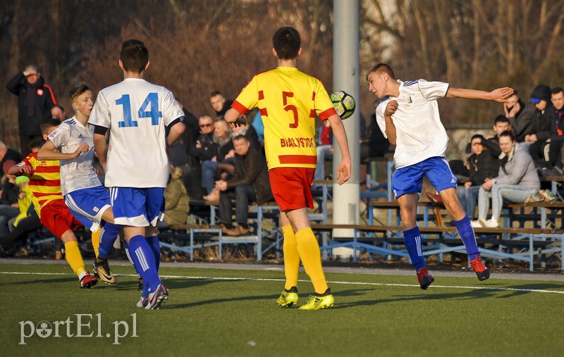 Debiutanci dostali lekcję futbolu