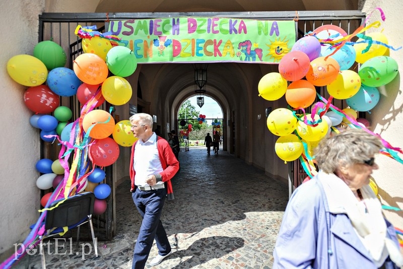 Dziedziniec ratusza opanowały dzieci