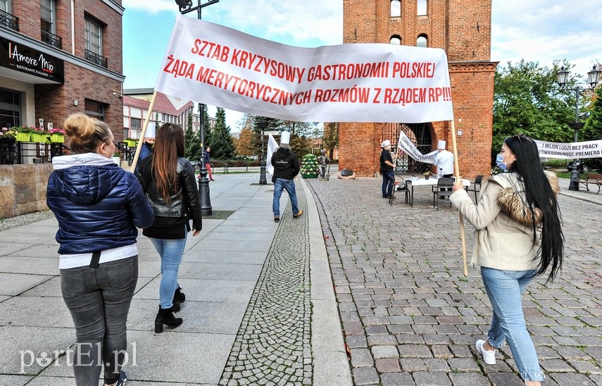 Gastronomia z czarną polewką dla rządu