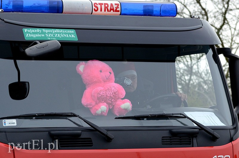 Dziewczynka, która skradła strażackie serca