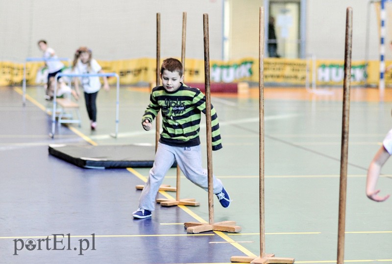 Dzieci zabijają nudę na sportowo