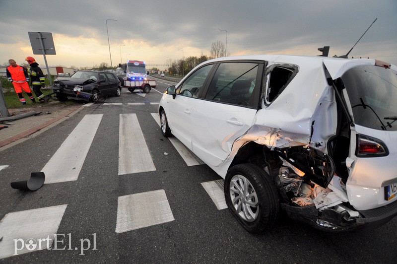Golfem uderzył w renault