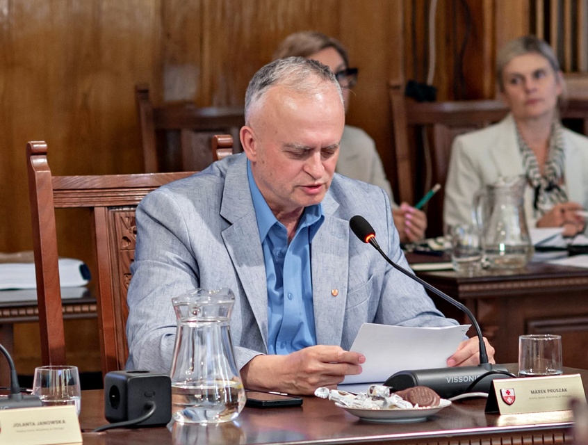 Prezydent z wotum zaufania i absolutorium