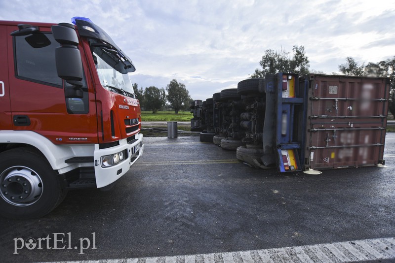 Tir zablokował ruch na siódemce