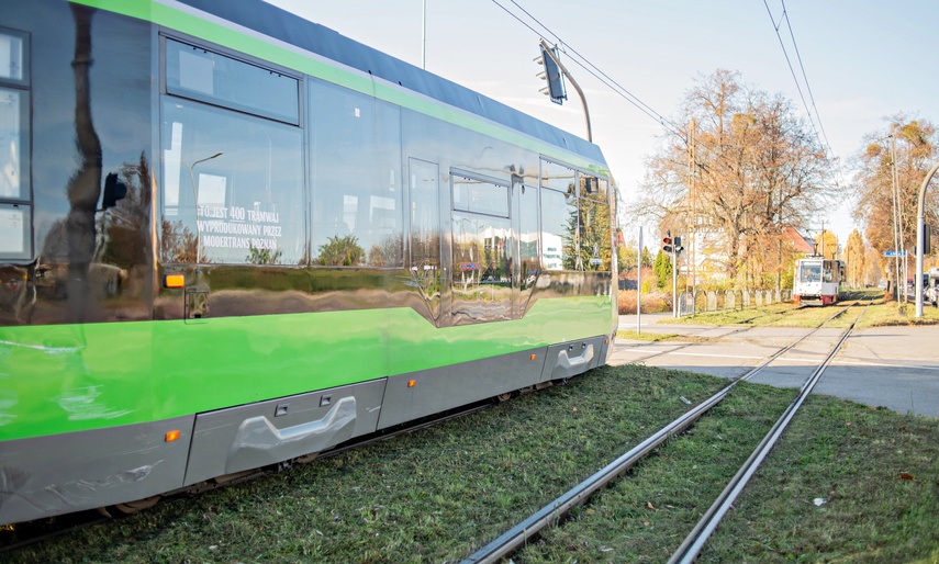 Kolizja auta dostawczego z tramwajem