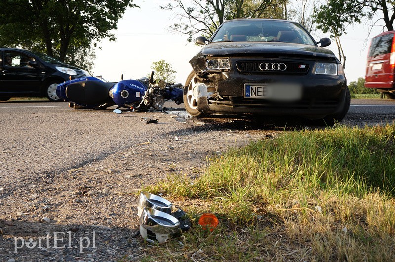 Wypadek w Kazimierzowie: ranny motocyklista w szpitalu