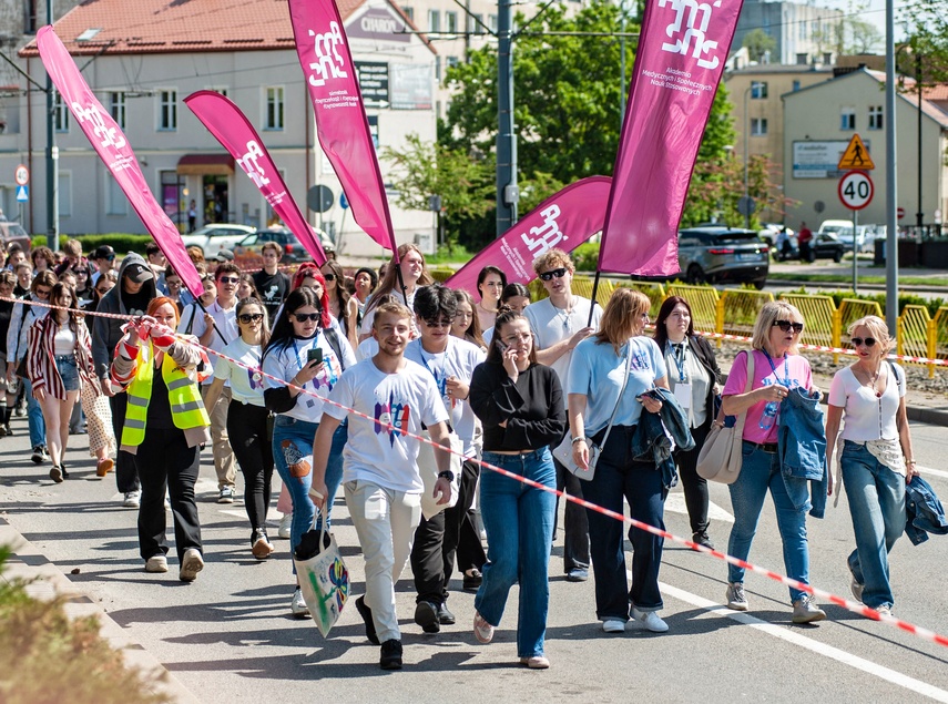 Studenci z kluczami miasta