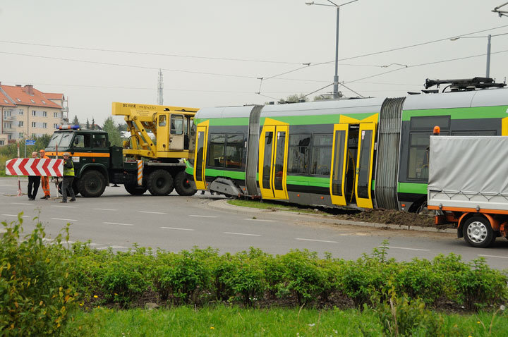 Wykolejenie trójki koło Carrefoura