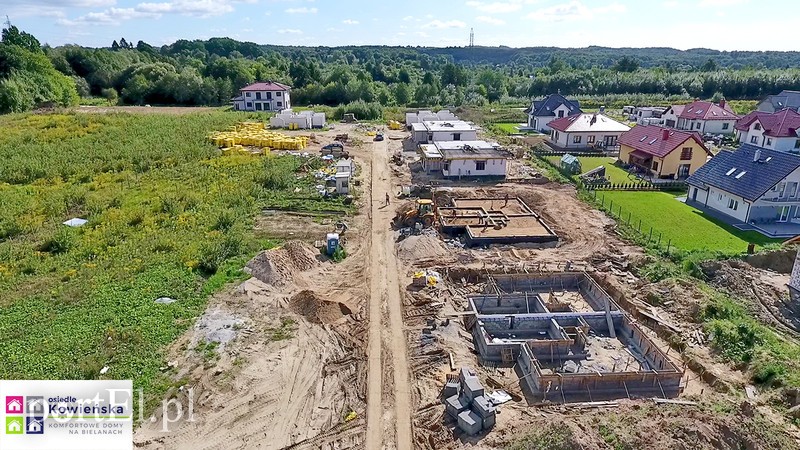 Zobacz jak powstaje nowe osiedle domów na Bielanach