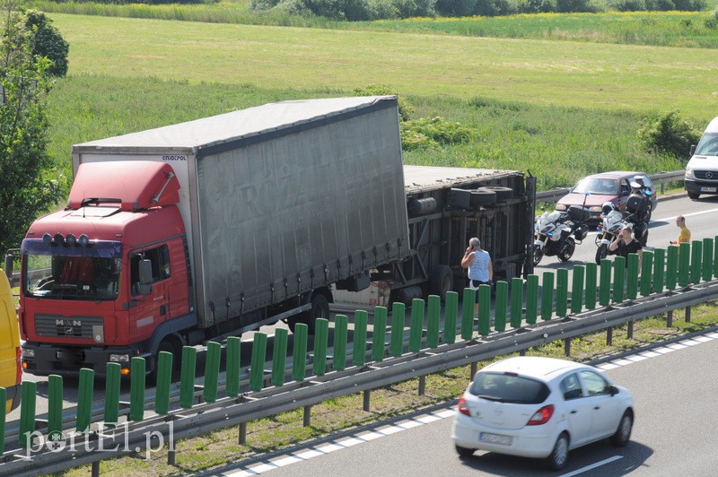  Utrudnienia na obwodnicy, przewróciła się naczepa