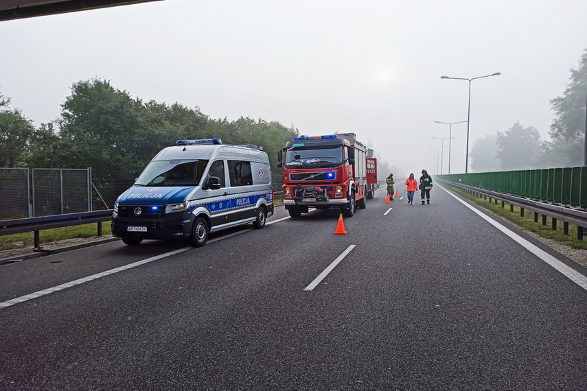 Kolizja aut dostawczych na S7, trasa zablokowana