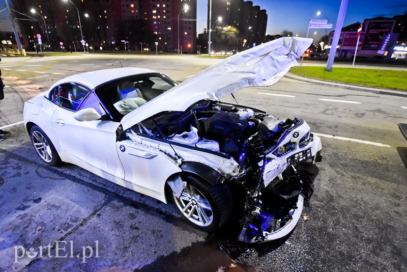 Zderzenie bmw z alfą romeo na skrzyżowaniu ul. Płk. Dąbka z Ogólną