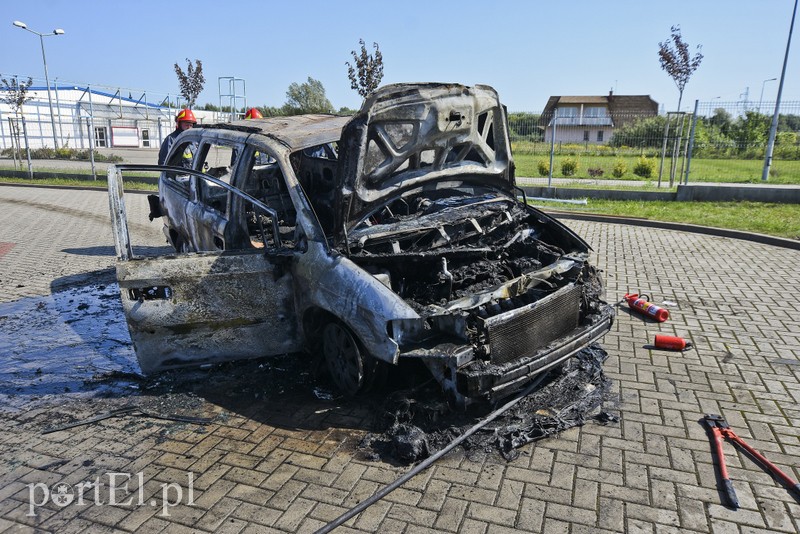 Na Żuławskiej spłonął chevrolet