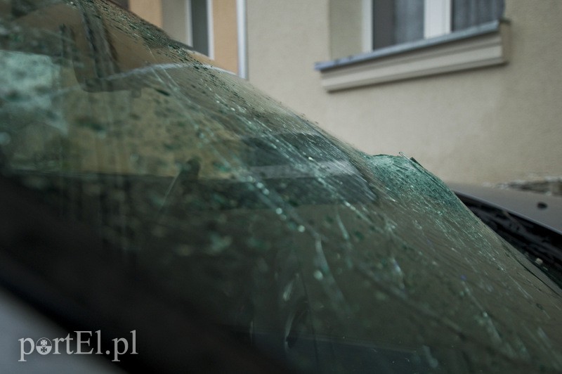  Wjechał w budynek przy Traugutta