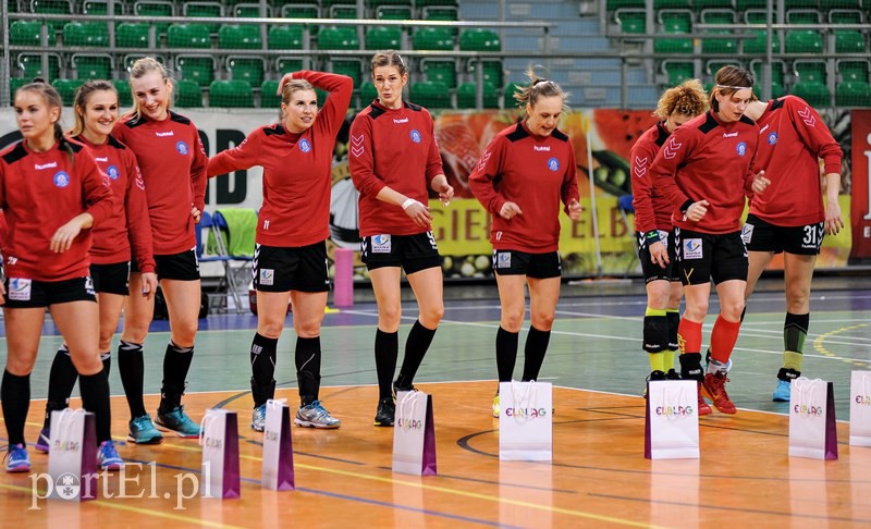 Challenge Cup: jednobramkowa zaliczka Hiszpanek