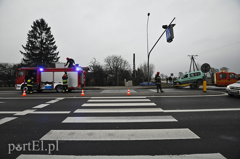 Zderzenie na skrzyżowaniu w Kazimierzowie