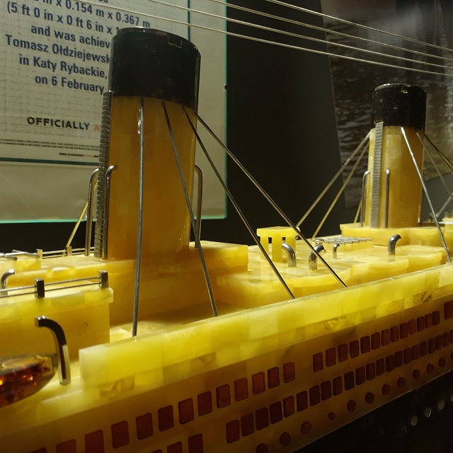 1,5-metrowy Titanic z bursztynu. Sztutowianin w Księdze rekordów Guinnessa