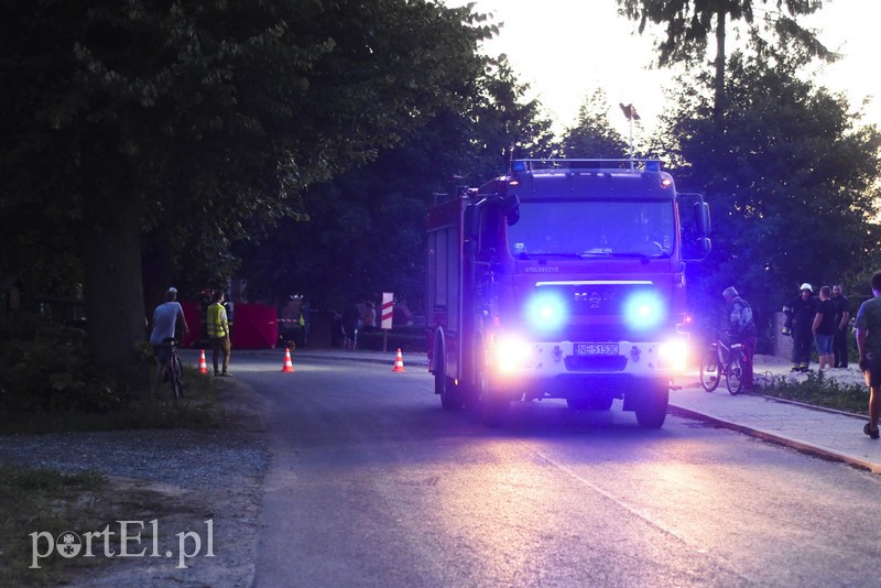 Motocyklista zginął po uderzeniu w drzewo