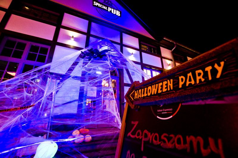  Krwawe Halloween Party w Specjal Pubie