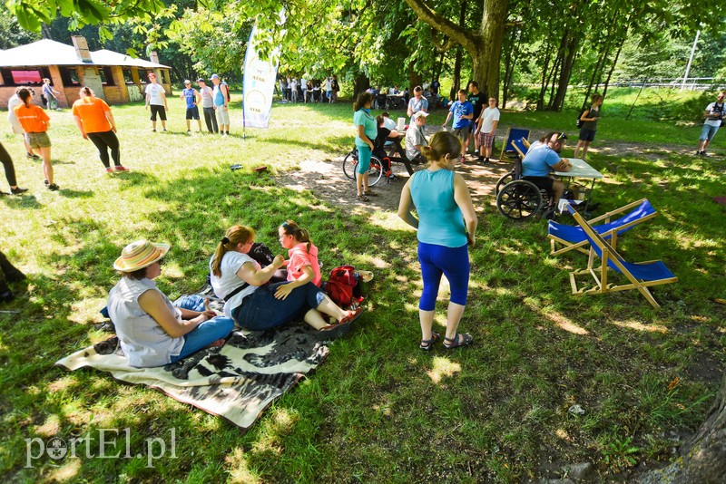 Rzucali podkową, grali w bule
