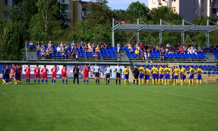 Derbowe zwycięstwo Olimpii 2004