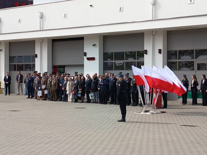 Świętowanie z nową halą do obrony cywilnej