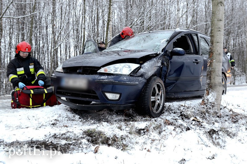 Wypadek na śliskiej drodze nr 509