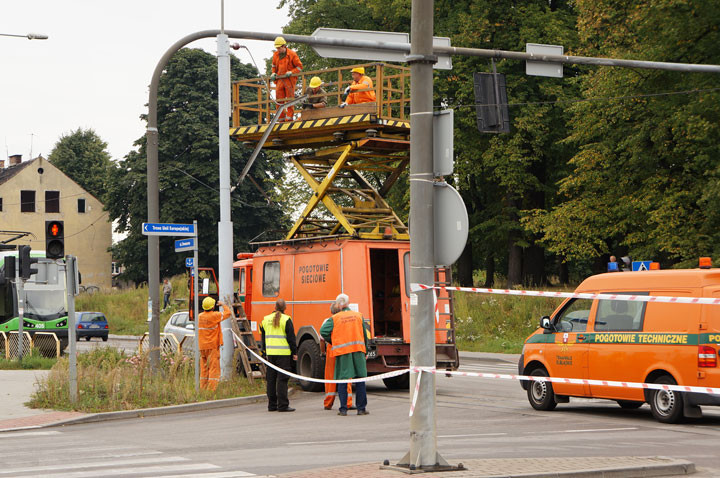 Wywrotka zerwała trakcję tramwajową
