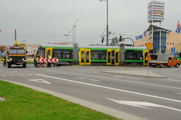 Wykolejenie trójki koło Carrefoura