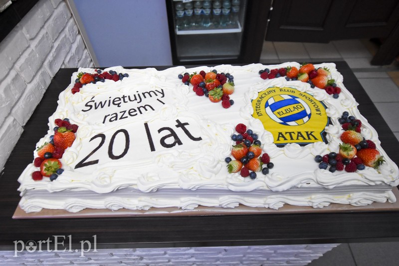 20 lat w Ataku