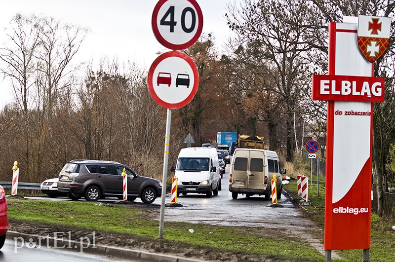  Ciężki znak korkuje drogę?