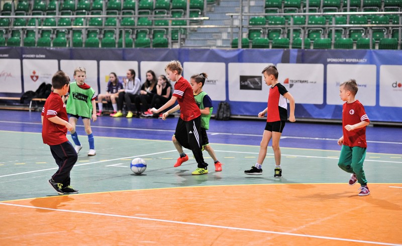urniej drużyn podwórkowych na koniec ferii