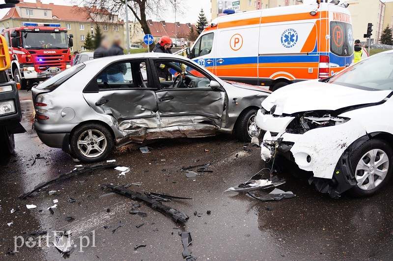 Płk. Dąbka: wypadek z udziałem czterech aut