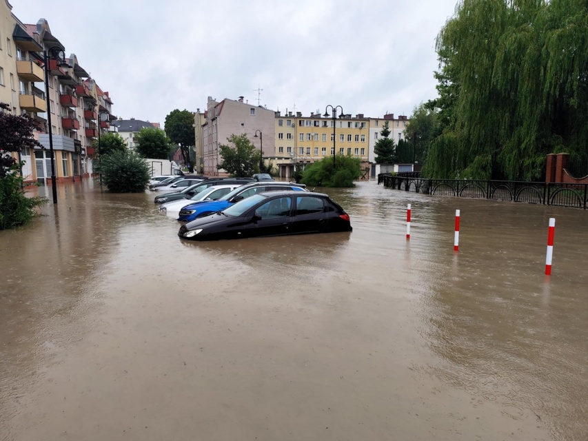 Kumiela też wylała, zalana ul. Związku Jaszczurczego