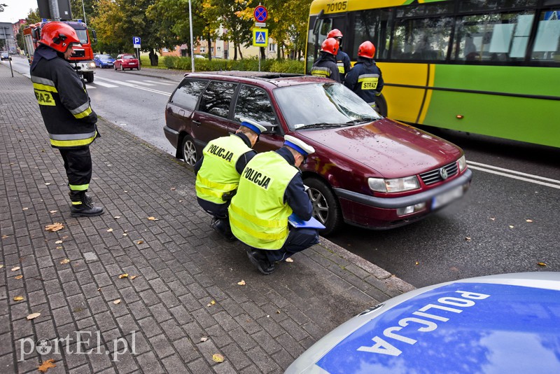 Wypadek na Mickiewicza. Rowerzysta w ciężkim stanie