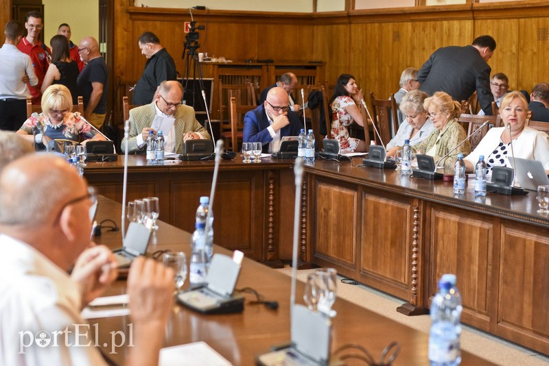 Sesja Rady Miejskiej na żywo. O Starcie i cieple